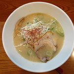 鶏豚骨ラーメン 麺屋かがり - 鶏豚骨【炙り】