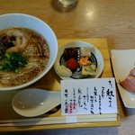 酒楽亭 空庵 - 彩り納豆らーめん 890円＋追加の鴨叉焼 540円。