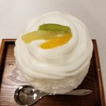 サニーブルー - レアチーズヨーグルトエスプーマ(いちご・ほうじ茶入)