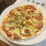 みくりや本店 - 薄焼きピザです