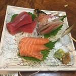 みくりや本店 - 刺身盛り合わせです