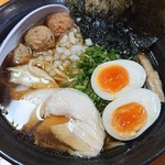 麺屋 一布 - 特製の名前な負けない賑やかなラーメン。