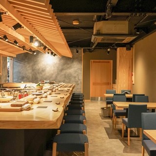 絵になる空間で美味しい鮨をあてに、贅沢な時間をお過ごし下さい