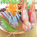 Assorted sashimi in a tub (medium) (3 to 4 servings)