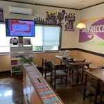 食市場萬屋 - 店の中もサンフレッチェ、コミック本多数あり