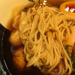 らーめん 鶏喰 - 少し歯応えを残した細麺