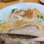 Teishokuya Iwai - チキンカツはジューシーで、カラッと揚げてあり、美味しいです。