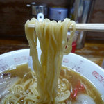 来々軒 - 2012年2月　麺は中細麺～中麺ストレート、短く食べやすいです
