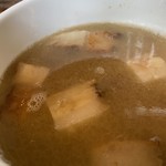 啜磨専科 - 中に豚チャーシューの細切れが入っています