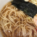 佐野 - 醤油らぁ麺の麺をアップで。