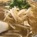 石山飯店 - 塩ラーメン　ズーム