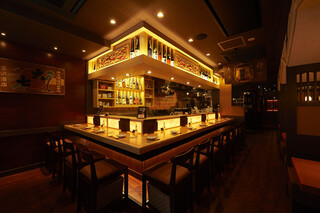 Tamano Kura - カウンター席は職人の手さばきとお酒のご案内が受けられる特等席！