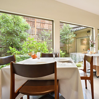 白いノートに物語を描くように、静かに紡ぐガストロノミーの時間