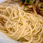 麺屋 Hulu-lu - 日本蕎麦を思わせるエッジの立った麺＠醤油SOBA（750円)