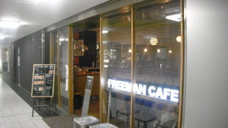 FREEMAN CAFE - 明治通り沿い、渋谷メトロプラザの２階