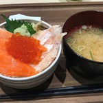 Hakodate Marukatsu Suisan - 鮭親子丼＋みそ汁