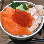 Hakodate Marukatsu Suisan - 鮭親子丼