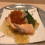 上野 榮 - 秋鮭といくら　土佐酢ジュレ サーモンの身がしっとり。いくらはたっぷり。 優しい土佐酢のジュレ。