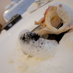 ヤリイカのソテー　ポワローのクリーム　カレー風味