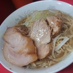 ラーメン二郎 - ブタ、デカいでしょう(^_-)-☆