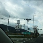 山下うどん - 曲がり角の看板