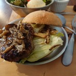 喫茶 むぎまめ舎 - きのこのペッパーハンバーガー