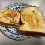 ヤクメ ベーカリー - 料理写真:もっちり食パン＋食パン②