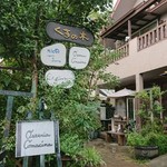 RISTORANTE IL NODO - くすの木さんの看板の２つ下にイルノードさんの看板が。