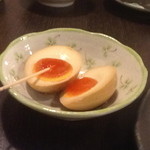 新宿かっぱ - 2012/02 お通し 煮卵 300円×2 お通しの価格が、他の料理の価格と比べて高い！！