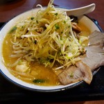 炒飯＆麺  じろ吉 - ねぎをトッピングしたラーメン(^-^)山盛り♡