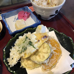 信洲庵 - セットの天ぷらと栗ご飯