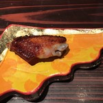 116374475 - 世界一美味しい手羽先は、このために焼かれた羽型の皿で