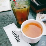 ALOHA TABLE - 今日のスープ　オニオンスープ、ドリンクバーはアイスレモネード