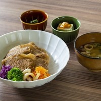 茶美豚（ちゃーみーとん）丼