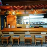 さんくるげ - カウンター。目の前が厨房。