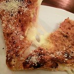 ロータス - 香ばしく焼けた生地ととろけるチーズが美味しそうです