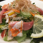 すし三崎丸 - 海鮮サラダはボリュームあり。