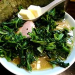 家系ラーメン ジェット家 - ラーメン並ホウレン草バター海苔900円