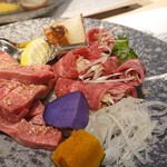 YAKINIKU BISTRO 石鎚 - 厚切りタンと霜降り特選上タン盛合わせ※数量限定 2,800円