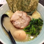 横濱豚骨醤油 ラーメン佐原 - 豚骨塩ラーメン(大盛) ＋味玉