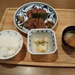 炙り牛たん万 - 