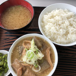 筑波サーキットドライバーズサロン - モツ煮定食750円