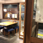 石挽き十割蕎麦 玄盛 - 店内はすぐに満席に。お客様が退店した隙を狙ってパシャリ。