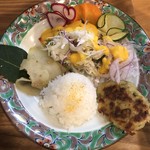 カフェアンドショップ ロータスランド - 2019/09/28
      おまかせセット 550円
      ・トマトと卵のトマ卵麺
      ・青パパイヤの和え物
      ・じゃが芋もち
      ・フレッシュサラダ
      ・ミニライス