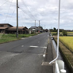 Ramen Hausu Sora - 山陰道の側道交差点から店舗を望む