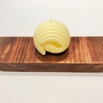 Restaurant FEU - 形状が個性的なバター