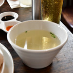 松記鶏飯 - 海南鶏飯（中）@900円：スープ