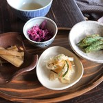 知憩軒 - ランチ左側ランチ右側の盆