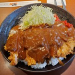 卯作 - カツカレー(750円)