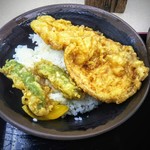 肥後一文字や - 豚天丼！豚天って珍しいですね。でっかくてウマい！